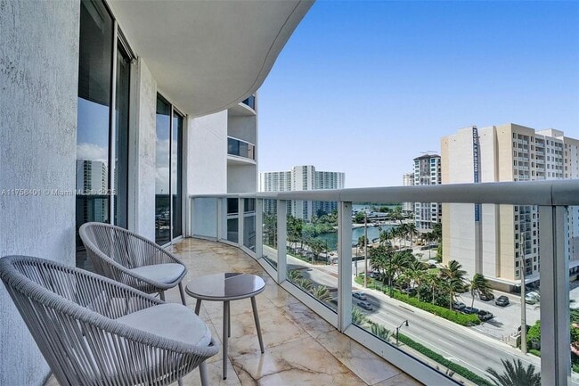 Building Photo - 16001 Collins Ave