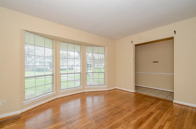 Building Photo - 701 Redan St