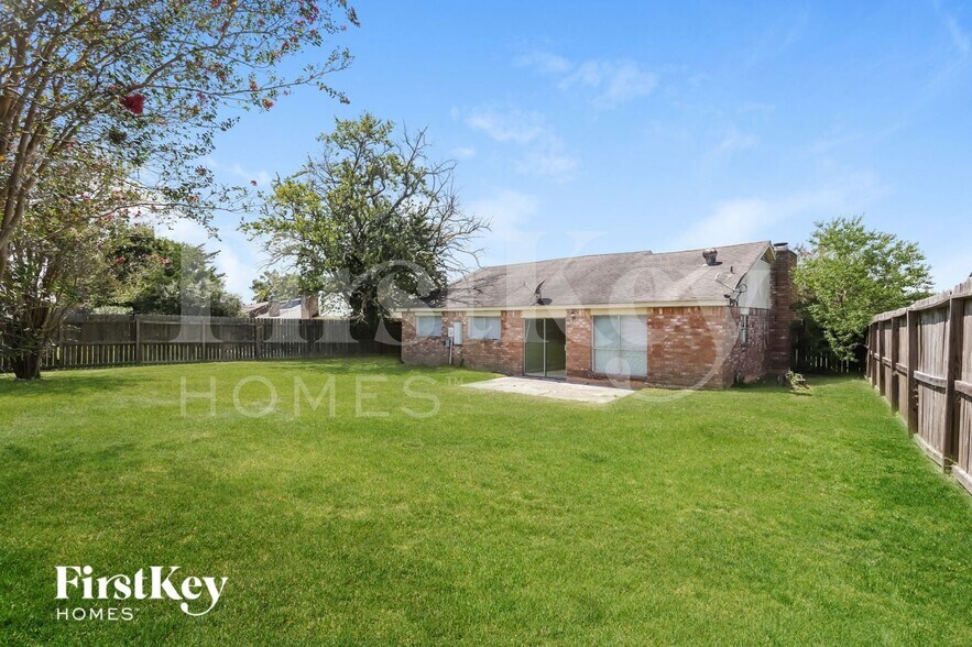 Building Photo - 13361 Lake Breeze Ln