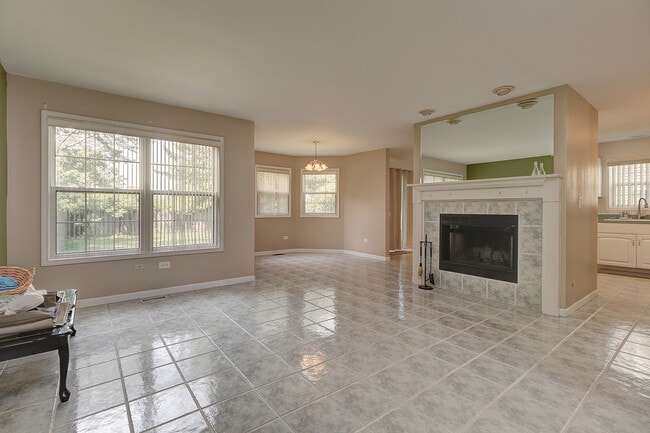 Building Photo - 16046 S Fairfield Dr