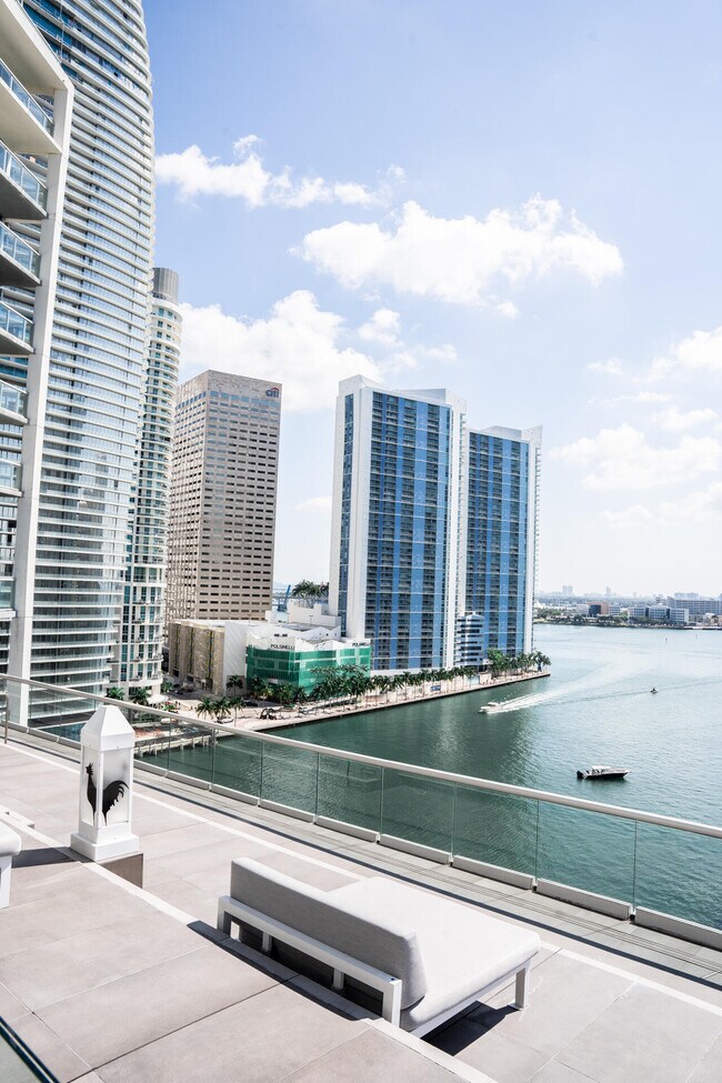 Building Photo - 465 Brickell Ave