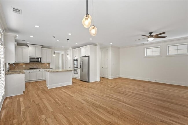 Building Photo - 319 Barbados Ln