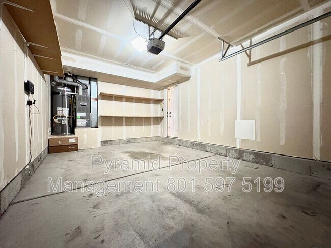 Building Photo - 2136 Fernside St