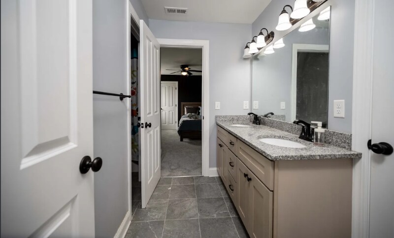 Building Photo - 615 Jim Cedar Dr