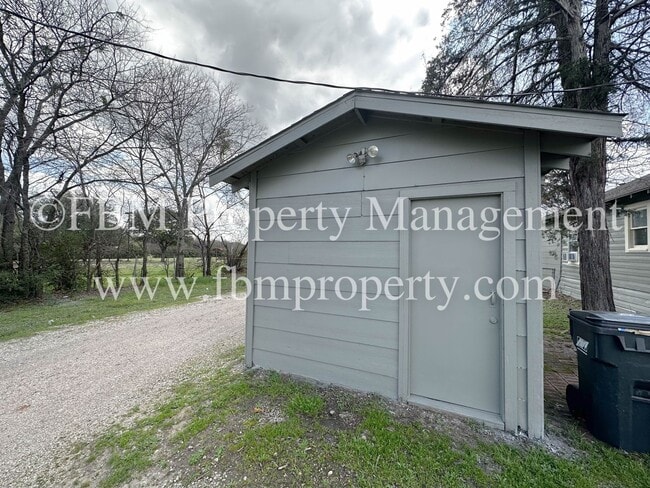 Building Photo - 3701 Emhouse Rd