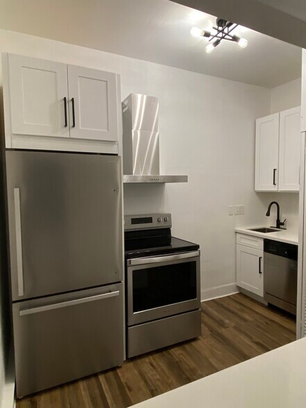 Building Photo - 5302 Hibiscus Dr