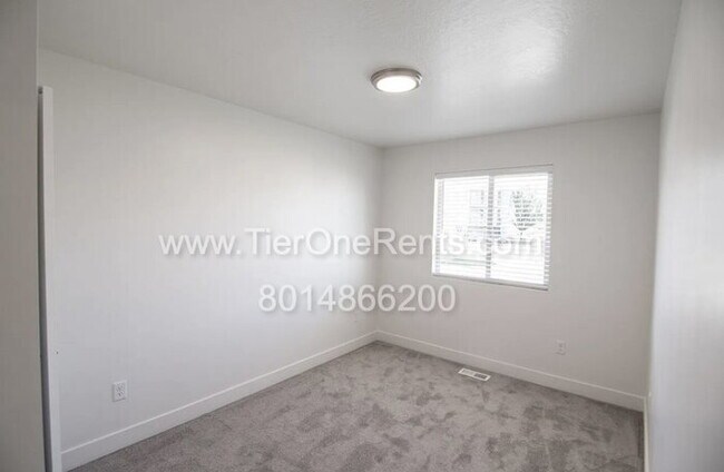 Building Photo - NO DEPOSIT option available for qualified ...