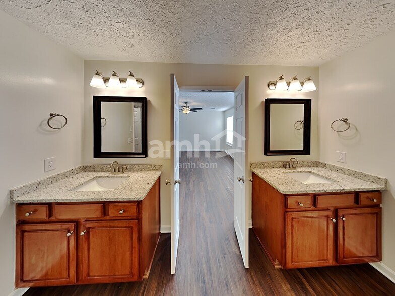 Building Photo - 2992 Brisbane Dr