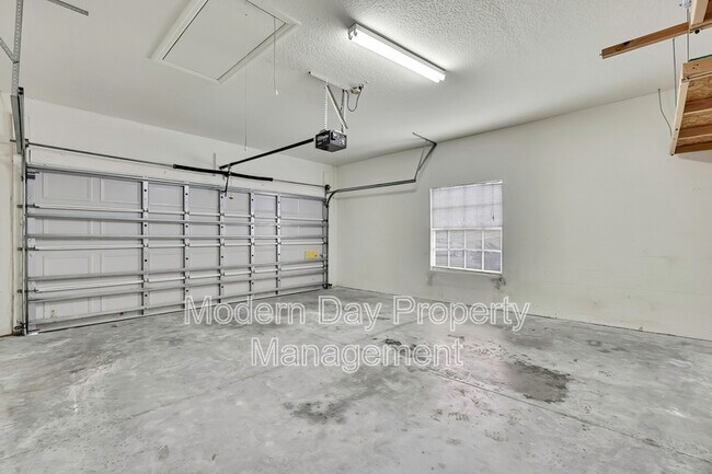 Building Photo - 12052 Jade Ave