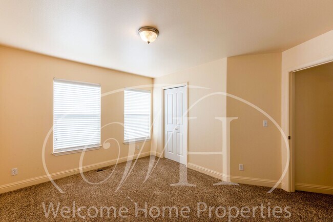 Building Photo - Spacious Home with Vaulted Ceilings