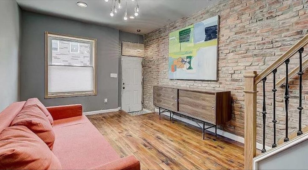 Entry - 150 N Curley St