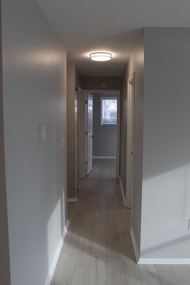 Building Photo - 3 Bedroom Ranch in Plainfield