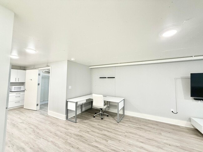 Building Photo - 803 Waimanu St