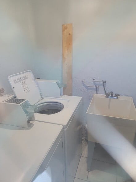 Building Photo - 2005 Sans Souci Blvd