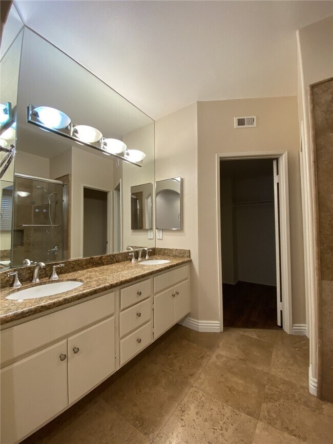 Building Photo - 1121 S Positano Ave