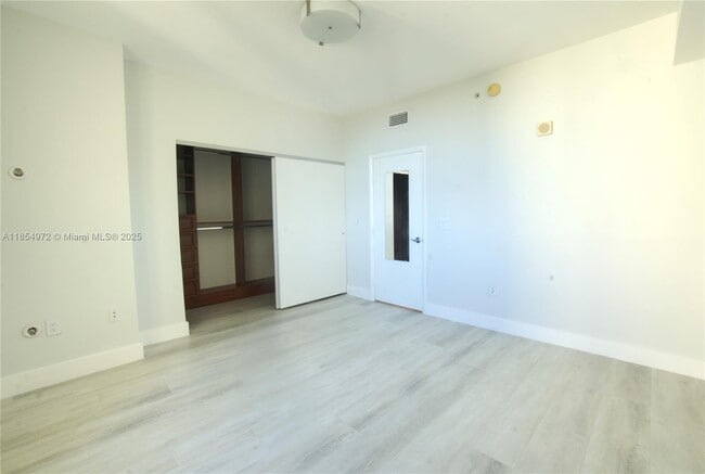 Building Photo - 3330 NE 190th St