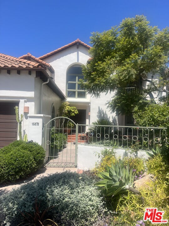 Building Photo - 16878 Charmel Ln