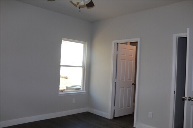 Building Photo - 16890 Glenheath St