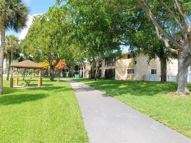 Building Photo - 9729 Hammocks Blvd