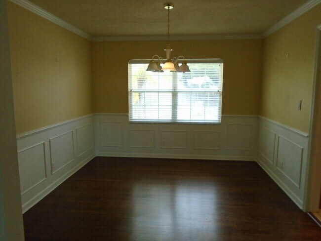 Building Photo - DOMMERICH AREA POOL HOME WITH POOL/LAWN IN...