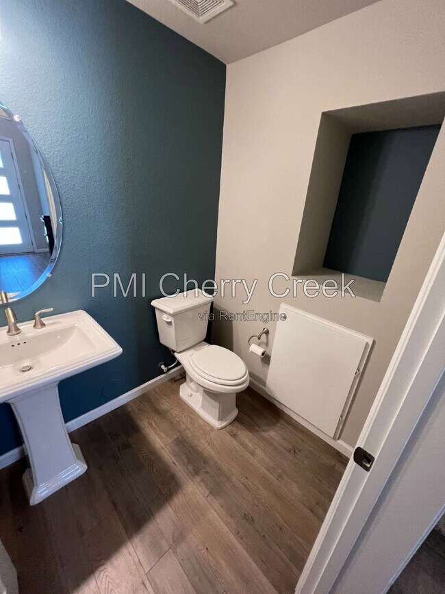 Building Photo - 9010 E Caley Way