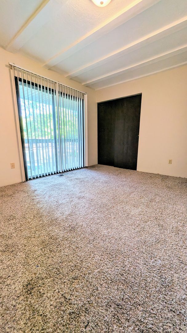 Building Photo - Two Bedroom Apartment in Portage
