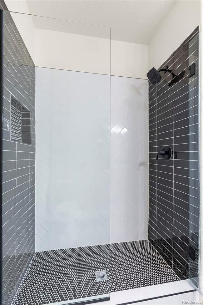 Building Photo - 104th