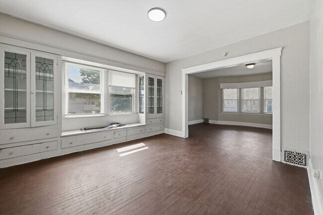 Building Photo - 11611 Fairport Ave