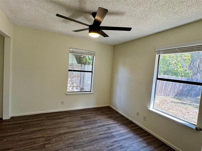 Building Photo - 1203 Yorkshire Ln