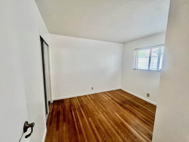 Building Photo - 280 Markham Ave