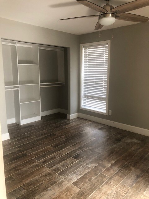 Building Photo - 3310 Oak Dr