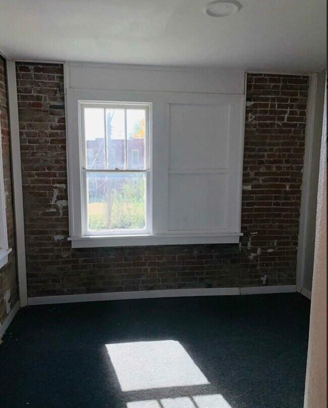 Building Photo - 2922 Mt Pleasant St