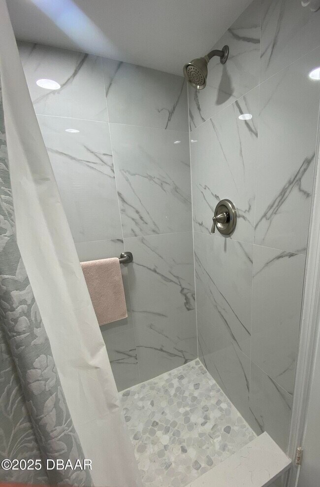 Building Photo - 3013 S Atlantic Ave