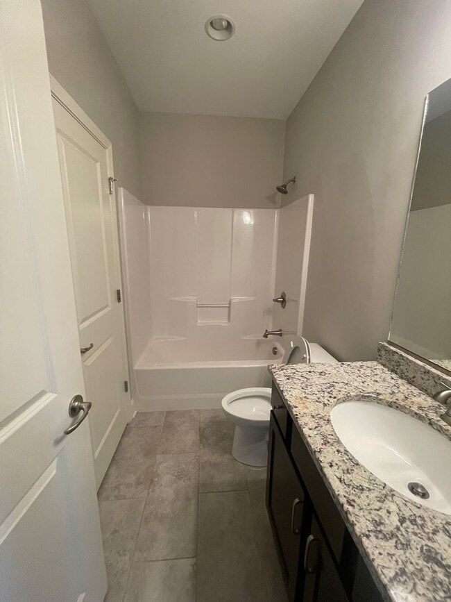 Building Photo - Beautiful 4-Bed, 3-Bath Bungalow in Highly Desirable Farragut!