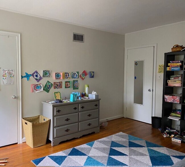 Building Photo - 5525 W Waters Dr