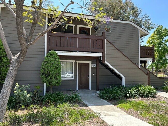 Building Photo - Beautiful 3 Bed 2 Bath Condo in Yorba Linda with Greenbelt Views