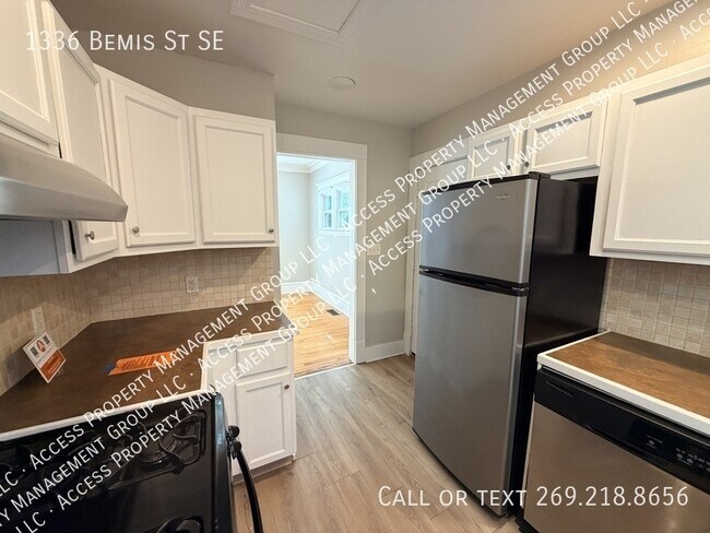 Building Photo - 1336 Bemis St SE