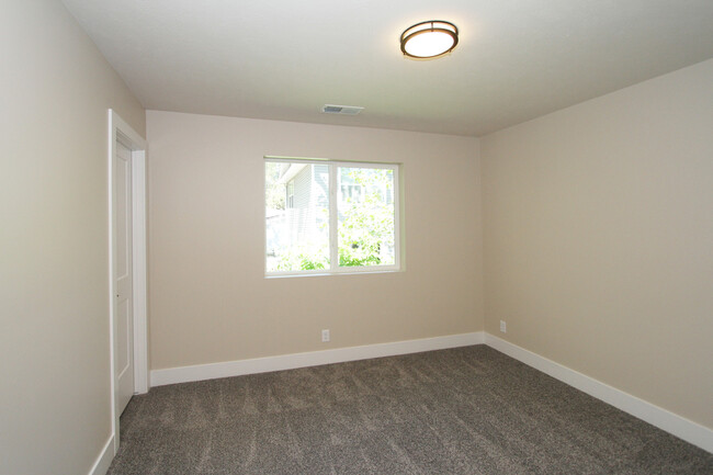Building Photo - 841 W Burnham St