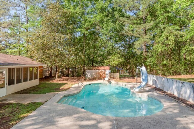 Building Photo - 413 Springdale Dr