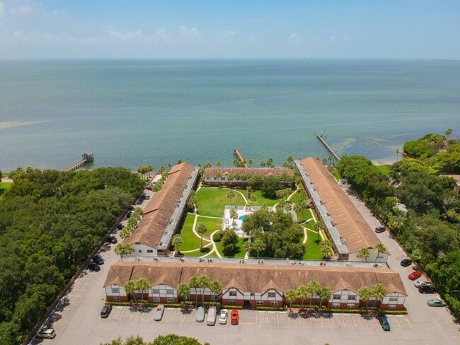 Building Photo - 650 Pinellas Point Dr S