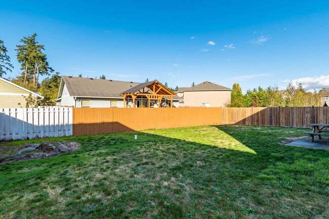 Building Photo - Beauitful Two Story Four Bedroom Home