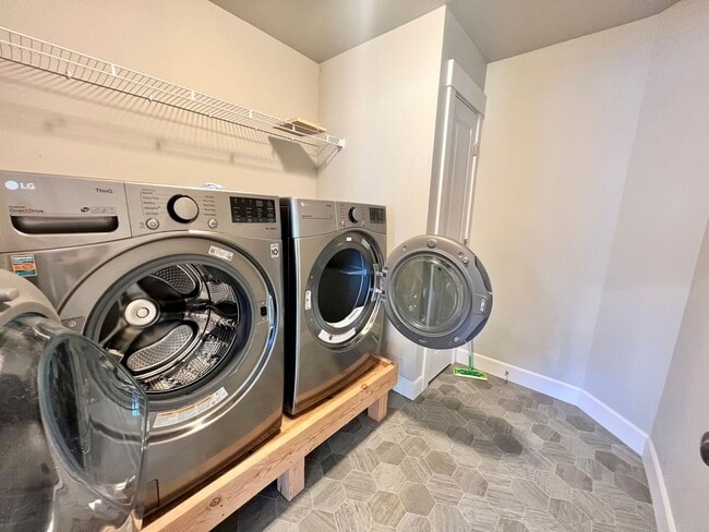 Building Photo - Modern 4 Bedroom Rambler in Ellensburg