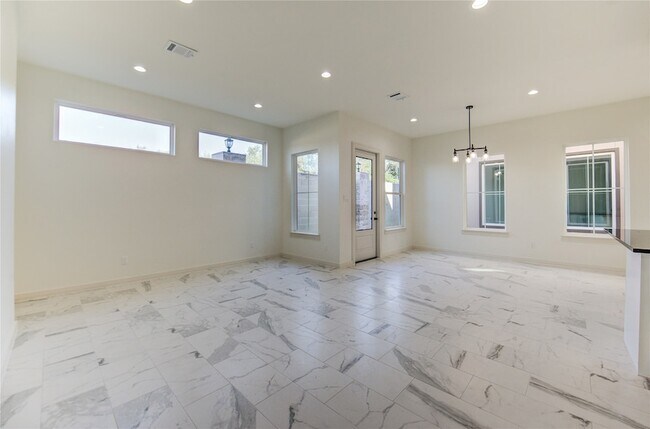 Building Photo - 2922 El Fenice Ln