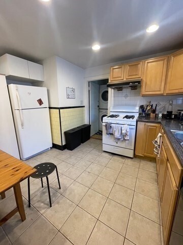 Building Photo - 275 Tappan St