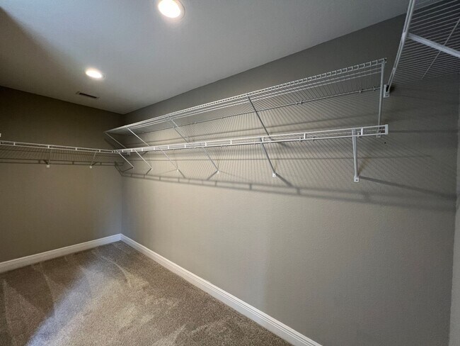 Building Photo - Executive Living
