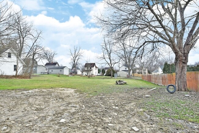 Building Photo - RENTALS AVAILABLE IN NILES