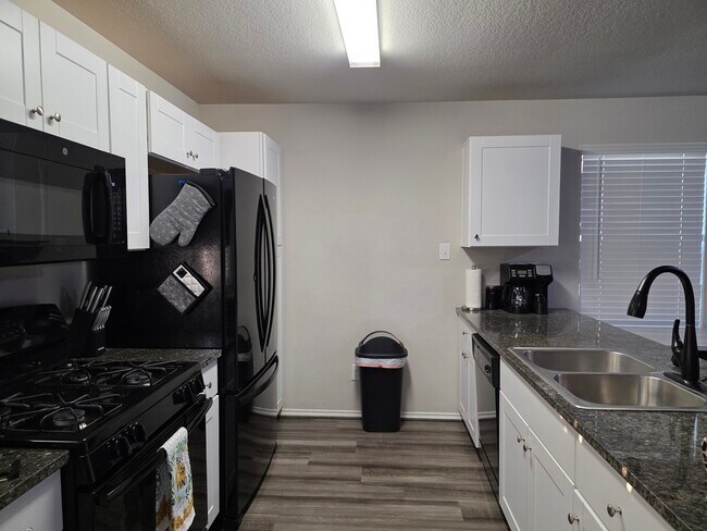 Building Photo - 31577 Acacia Vis