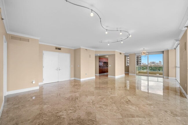 Building Photo - 101 S Fort Lauderdale Beach Blvd