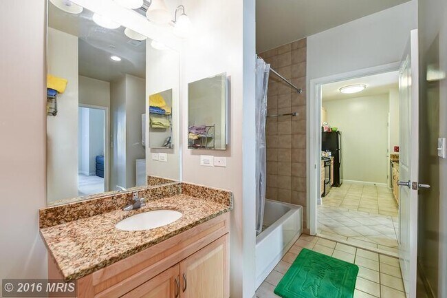 Building Photo - Westend/Georgetown One Bedroom, One Bath i...