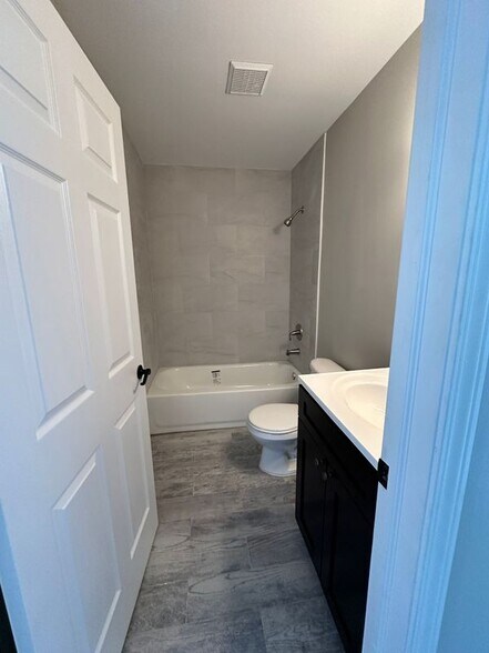 Building Photo - 52099 Heatherstone Ave
